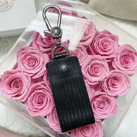 Authentic Gianni Versace Vintage Medusa Black Leather Key Holder / Bag Charm - Picture 5 of 11
